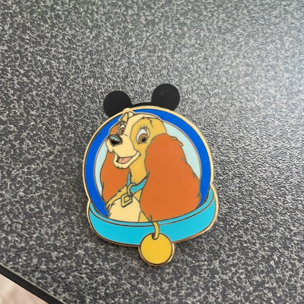 Bundle of 6 Disney Pins - Picture 2 of 7
